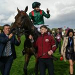 Hippisme : le cheval français Daryz remporte le Prix de l’Arc de Triomphe pour la famille Aga Khan