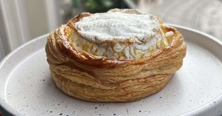 Pour ne pas encore craquer pour une raclette, on se feuillette un camembert