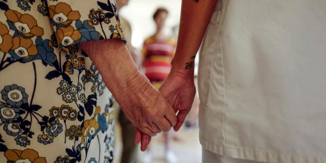 Le baluchonnage, des jours de relais pour décharger les aidants, une solution désormais autorisée en France