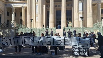"Elle a un courage immense" : des collectifs féministes soutiennent Gisèle Pelicot pour le procès en appel des viols de Mazan