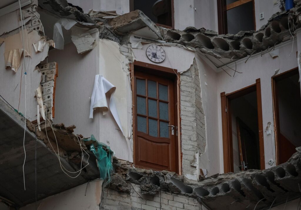 Ukraine: une attaque russe fait un mort et 9 blessés à Zaporijjia, la Pologne en alerte