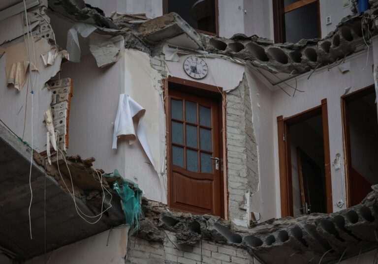 Ukraine: une attaque russe fait un mort et 9 blessés à Zaporijjia, la Pologne en alerte