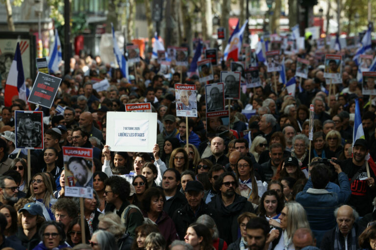 «Libérez les otages !» : à Paris, une lueur d’espoir chez les manifestants en soutien aux 47 otages encore aux mains du Hamas