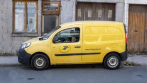 Dordogne : un colis piégé explose dans la fourgonnette d'un facteur, deux autres colis retrouvés à la Poste, ils visaient plusieurs personnalités