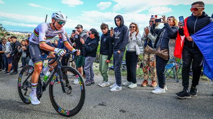Cyclisme : Tadej Pogacar remporte son premier titre de champion d'Europe, le Français Paul Seixas en bronze