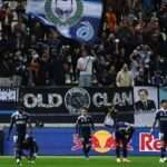 "Les places sont beaucoup moins chères" : le Paris FC séduit un public populaire grâce à ses prix attractifs et une ambiance conviviale