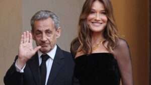 "Je croyais que j'étais de gauche, pardi ! Et je me suis mariée…" : Carla Bruni, le soutien indéfectible de Nicolas Sarkozy