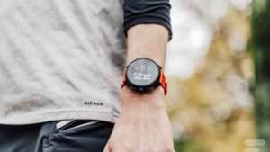 Test de la Suunto Race 2 : une montre de sport au bon rapport qualité-prix encore plus lumineuse