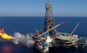 L’Ouganda fait sensation : découverte d’un gisement de pétrole de 600 millions de barils qui pourrait transformer l’Afrique de l’Est