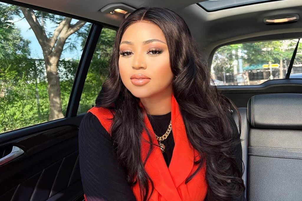 Regina Daniels embrasse un Américain : Les images qui affolent la toile