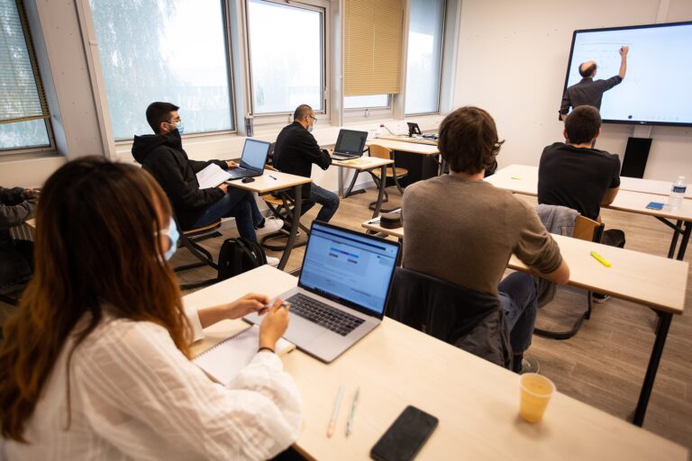 Adjoint Coordinateur Santé : pourquoi ce rôle fait débat et ce qu’il faut savoir
